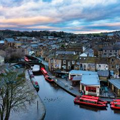 Skipton Market and Afternoon Tea Cruise