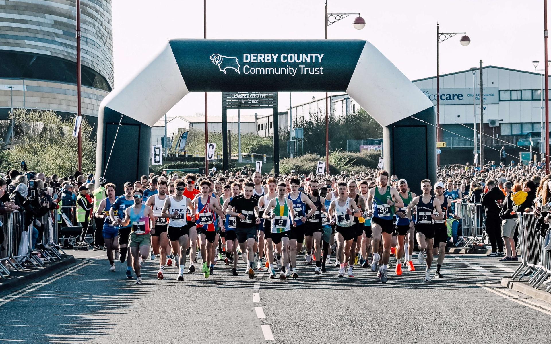 People running the Derby 10K